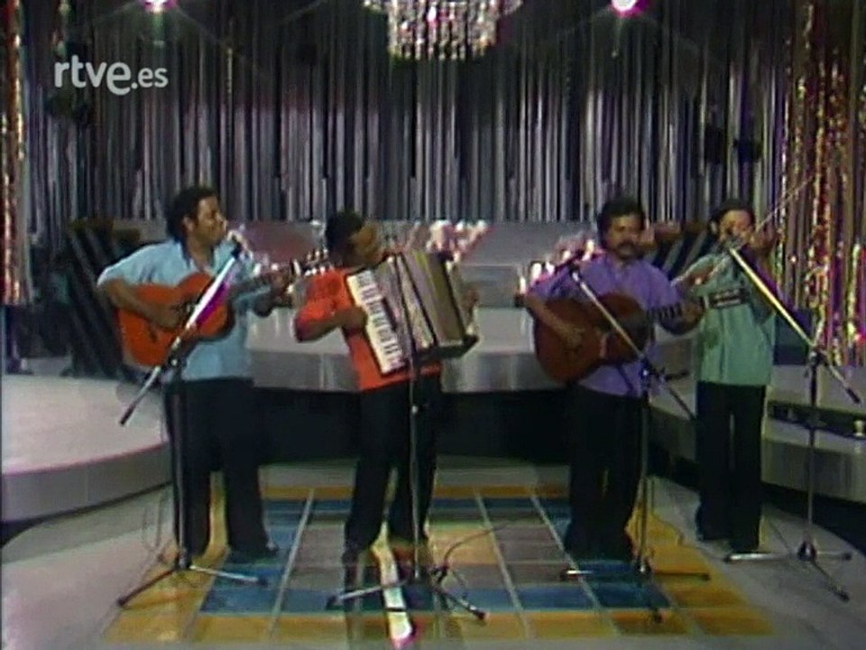 Carlos Mejia Godoy y los de Palacaguina - Flor De Pino