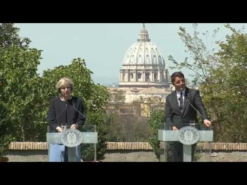 Roma - Renzi e il primo ministro britannico May (27.07.16)