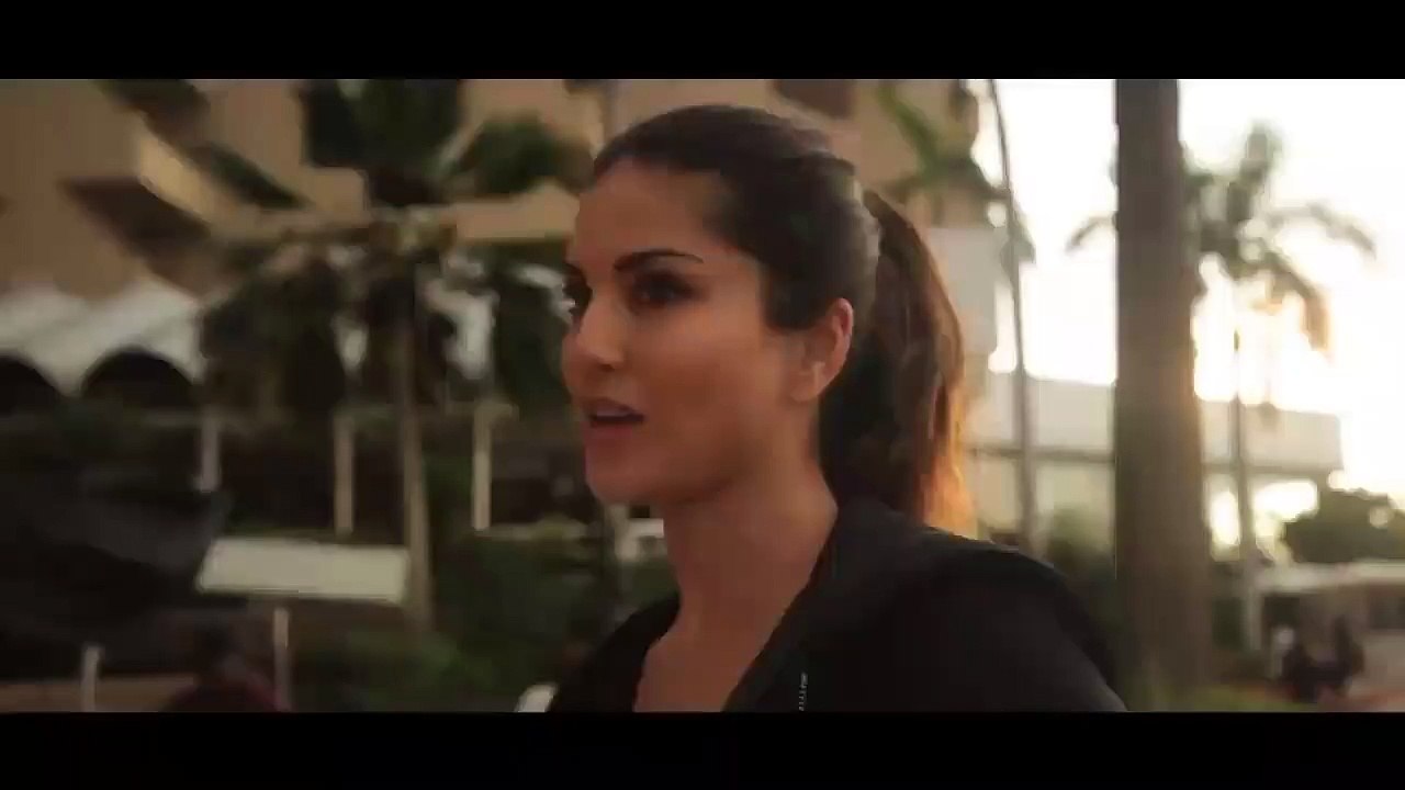Sunny Leone love bite