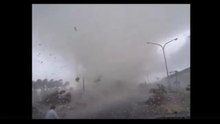 شاهد قوة الاعصار امام سيارة - hurricane strength in front of a car - La force de l'ouragan face à une voiture