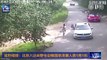 tiger attacks woman at zoo -- Tiger Attacks Woman in Chinese Safari Park (Viral Video)