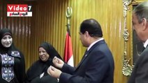 بالفيديو..  محافظ الغربية يمنح قروضا بدون فائدة لأصحاب المشروعات الصغيرة