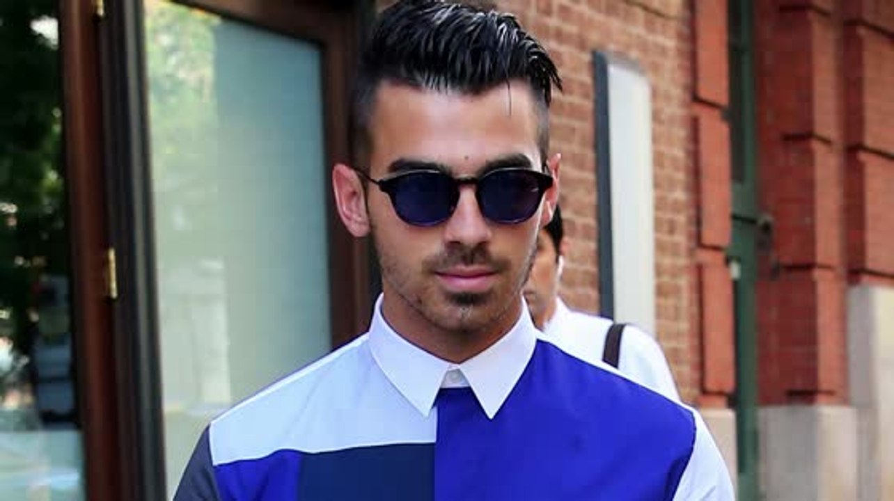 Joe Jonas spielt "poppen, heiraten, umbringen" mit Taylor, Gigi und Demi