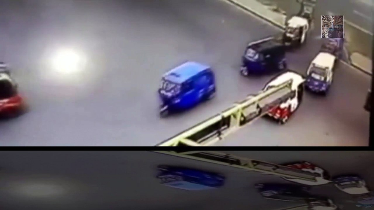 TIR triportörlerin arasına daldı