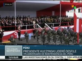 Pdte. Kuczynski encabeza desfile por 195 años de independencia de Perú