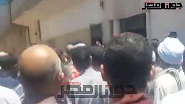 جنازة شعبية للشهيد محمود بمسقط رأسه بقرية العتامنه بسوهاج