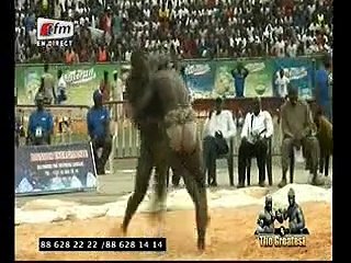 Vidéo: « Touss – Bakkou » Sa Thies met le feu au Stade