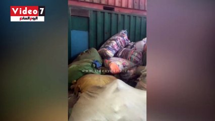 بالفيديو.. ضبط 10 أطنان ملابس أجنبية مهربة فى بورسعيد