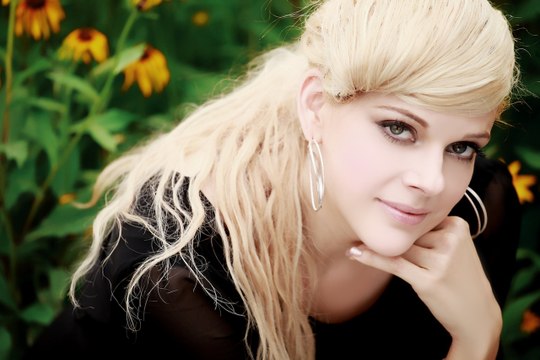 Heather Schmid Singing Pakistani National Song