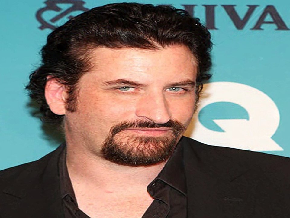 Lachy Hulme talks about the chemistry he and Asher Keddie have while filming Offspring