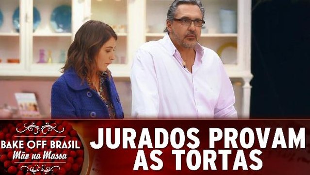 Carol e Fabrizio julgam as tortas dos confeiteiros