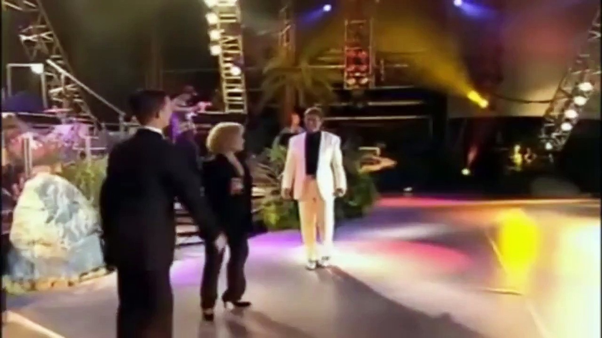 ⁣Cliff Richard ft Elaine Paige ~ Let It Be Me ~ Live 1999 @ Hyde Park, London