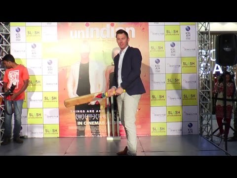 Brett Lee Playing Cricket In Oberoi Mall, Mumbai Promoting His Film UnIndian