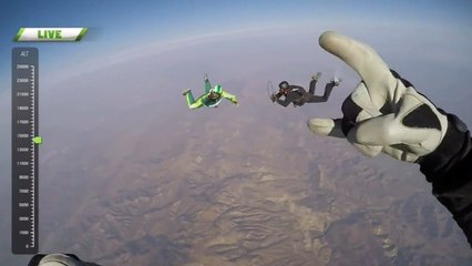 Luke Aikins réussit son saut à 7600 m d'altitude sans parachute