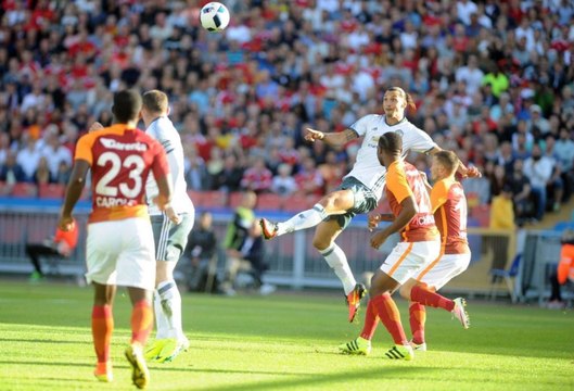 Zlatan Ibrahimovic réagit à son magnifique but