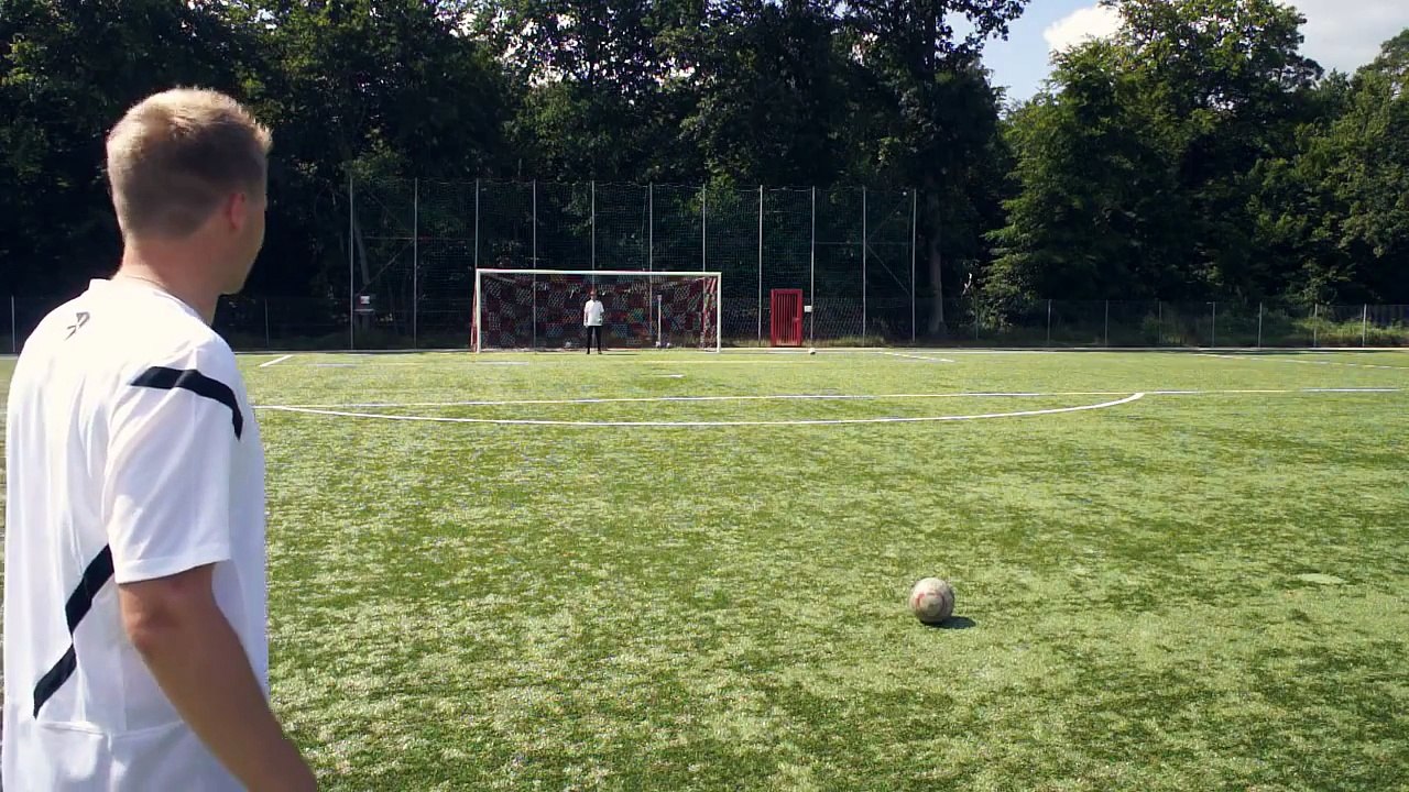 Ronaldo vs. Messi Shots | freekickerz