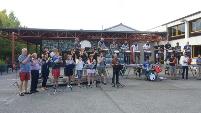 Avant Lorient, le Bagad Bro Kemperle répète