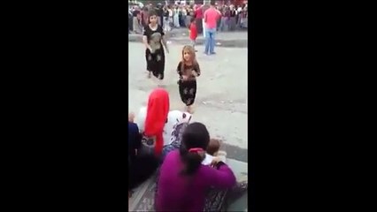 Roman KIZI DÖktürüyor )))