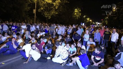 Arménie: des manifestants réclament le départ du président