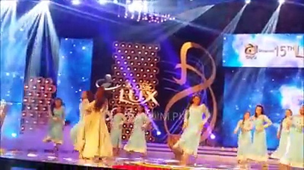 Mahira khan best performance at lux awards 2016