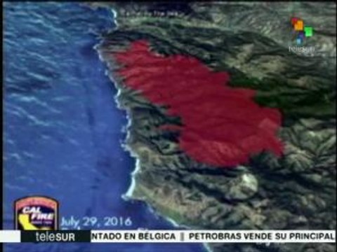EE.UU.: incendio forestal en California causa daños en viviendas