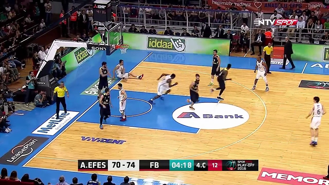 Les highlights de Dario Šarić avec l'Anadolu Efes - Saison 2015-2016