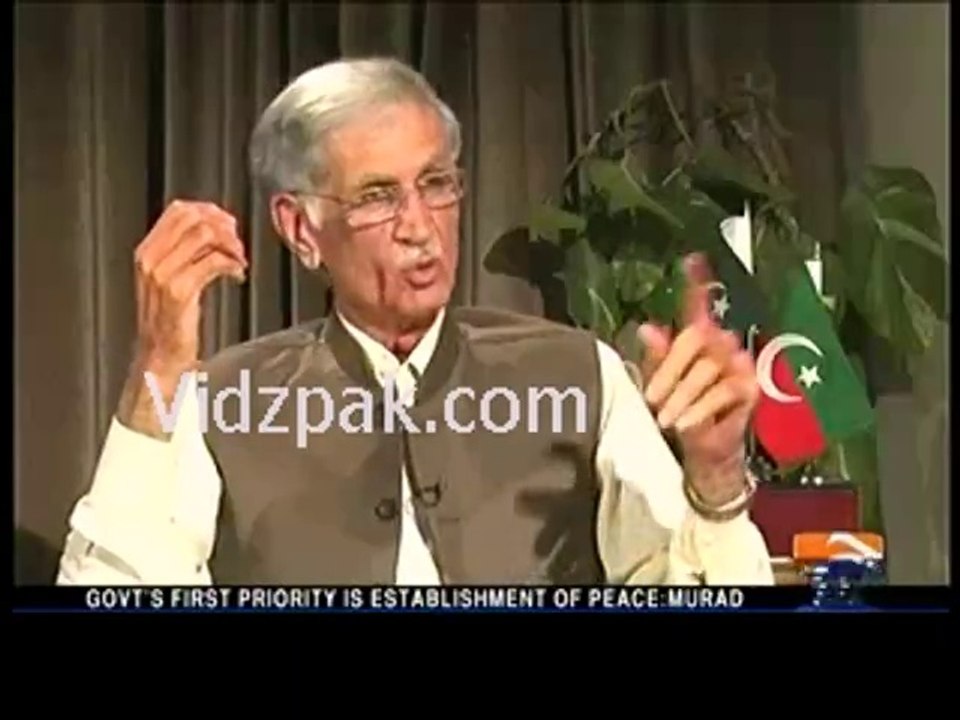 Mujhey KPK main tabdeeli kyu nazar nahi arahi :- Saleem Safi -- Pervaiz Khattak ne jawab deker Saleem Safi ki asliyat ba