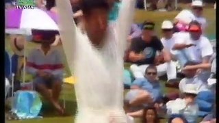 Waqar Younis LUCKIEST WICKET, Asif Mujtaba miracle catch