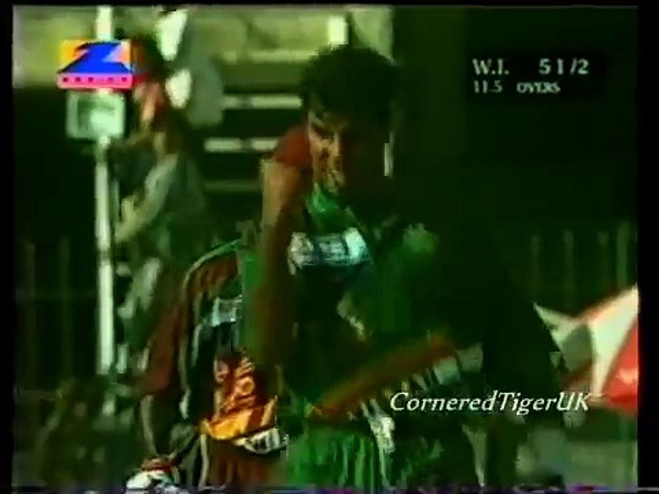 Waqar Younis Vs  Brian Lara
