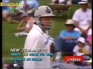 Waqar Younis YORKER of DOOM vs Rod Latham