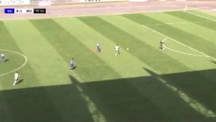 Karlsruher's Goalkeeper Makes A Gaffe To Let Darren Bent Score An Easy Goal!