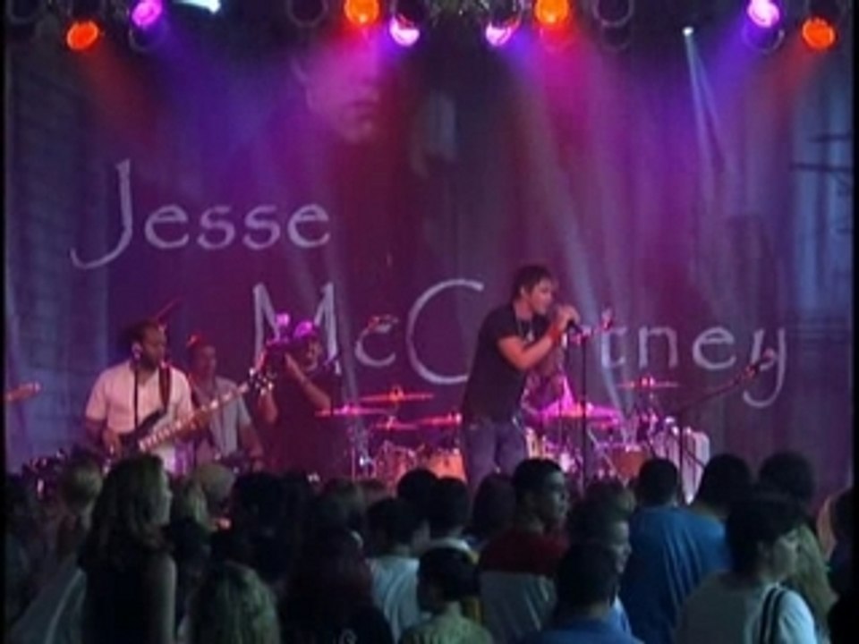 Schooled - Jesse McCartney LIVE She's No You