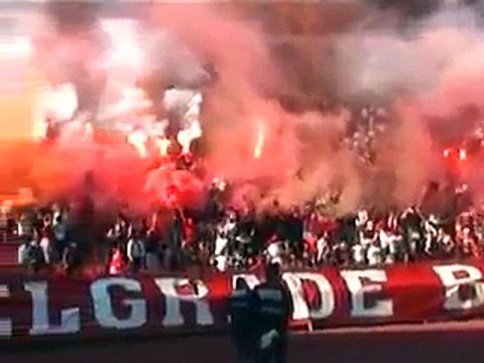 Delije Sever - Niko Zvezdo nema to sto imas ti - Dimovi