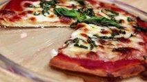 Pizza Margherita : tomate, mozzarella, basilic