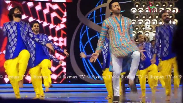 Sheheryar Munawar and Mahira khan Dance Performance at Lux Style Awards 2016