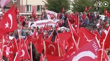 Miles de turcos se manifiestan en favor de Erdogan en Alemania