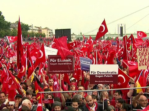 La Turquie reconnait de possibles erreurs dans la purge
