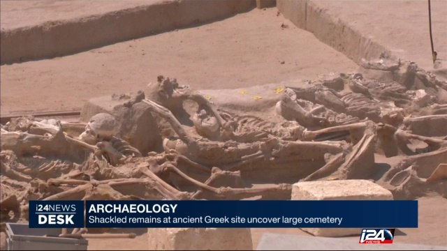 Archeology : shackled remains at ancient Greek site uncover large cemetery