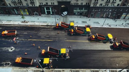 300 Veículos Trabalham Em Perfeita Harmonia Para Alcatroar Enorme Estrada Num Só Dia!