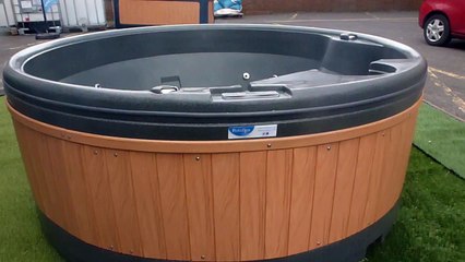 Quatro Hot Tub - Hot Tub Hire Wakefield