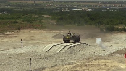 L'armée russe à ses propres JO: avec du biathlon en tank...