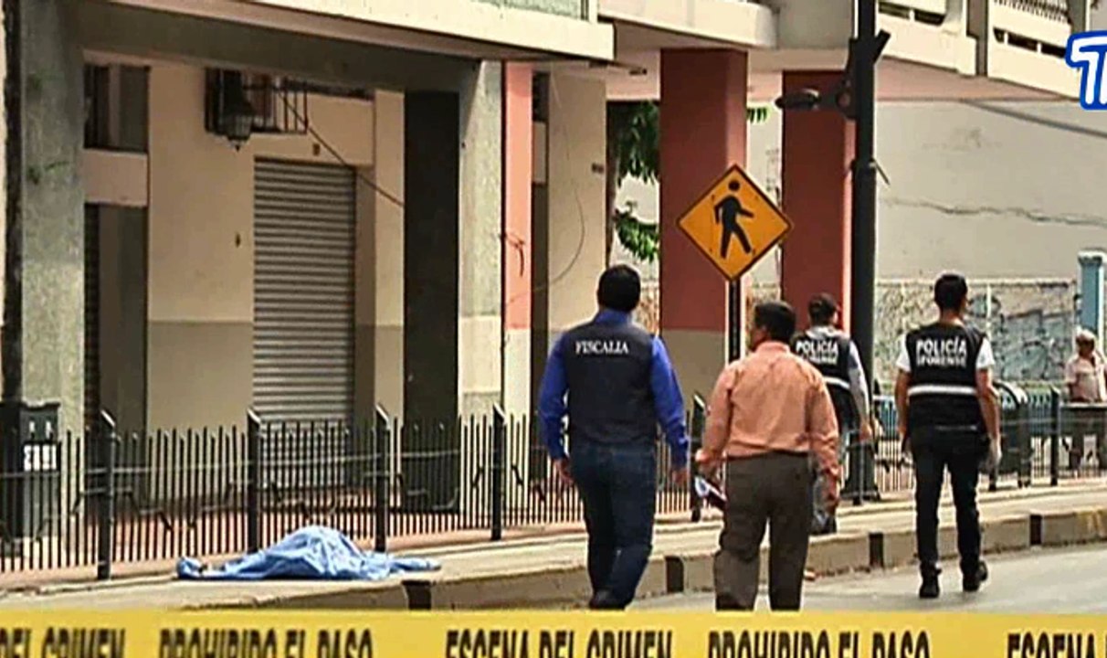 Mujer se lanzo del cuarto piso de un edificio al sur de Guayaquil