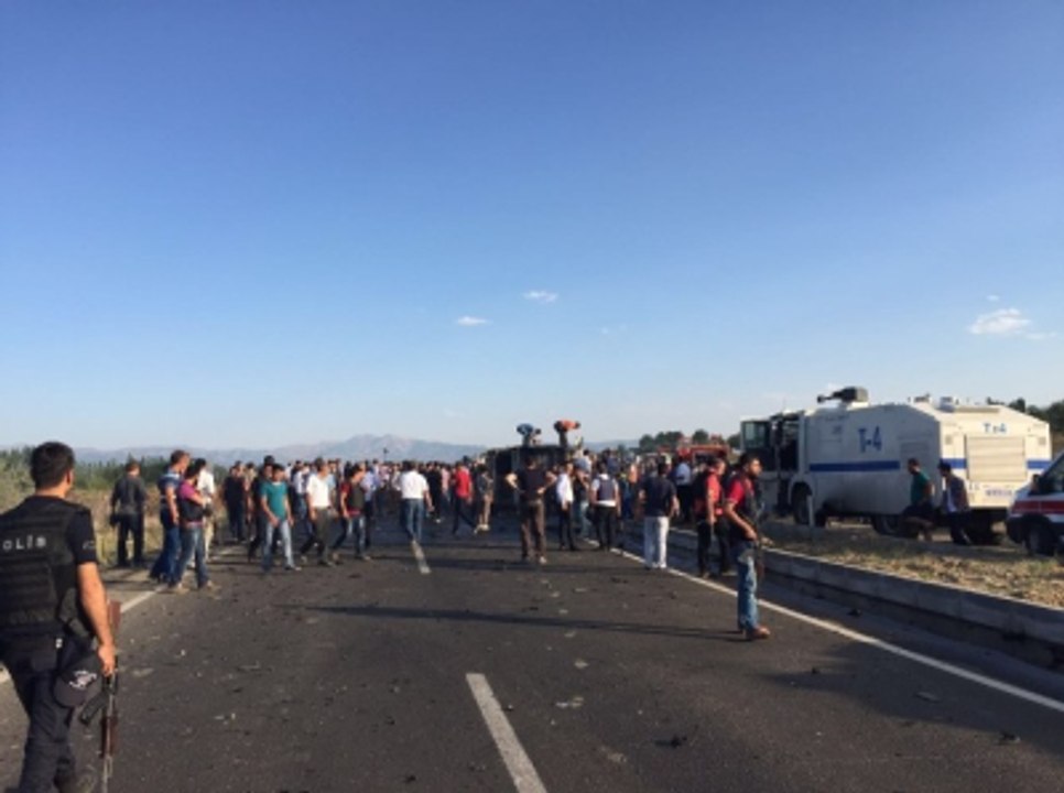 Bingöl'de 5 Polisin Şehit Olduğu Saldırıdan İlk Görüntüler Geldi