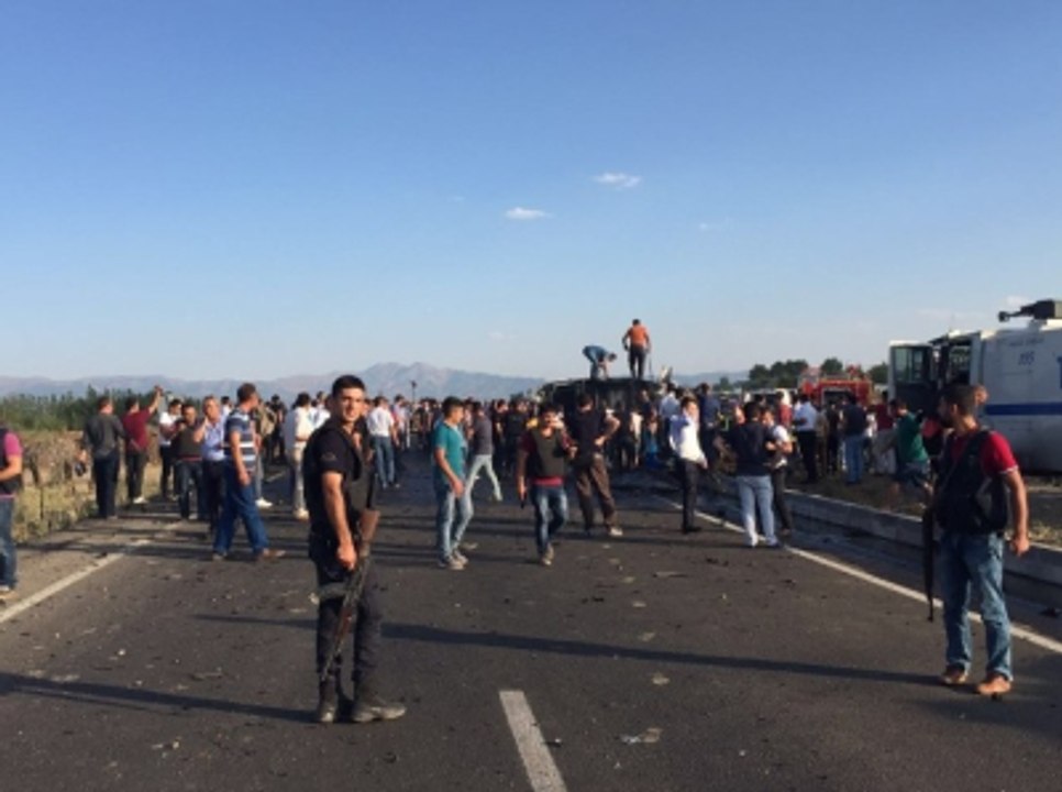 Bingöl'de Zırhlı Polis Aracına Saldırı: 6 Polis Şehit, 3 Polis Yaralı