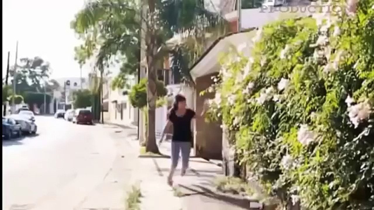 ---لأجنبى اللي ركب المقطع ده مطلوب حياً أو ميتا...