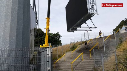 Guingamp. Les écrans géants en cours d'installation au Roudourou