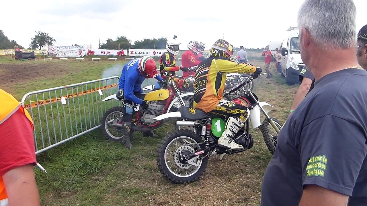 moto cross juste avant le départ