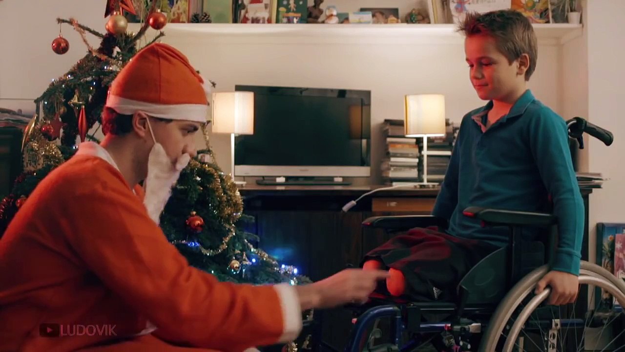 Le père Noël est un FDP