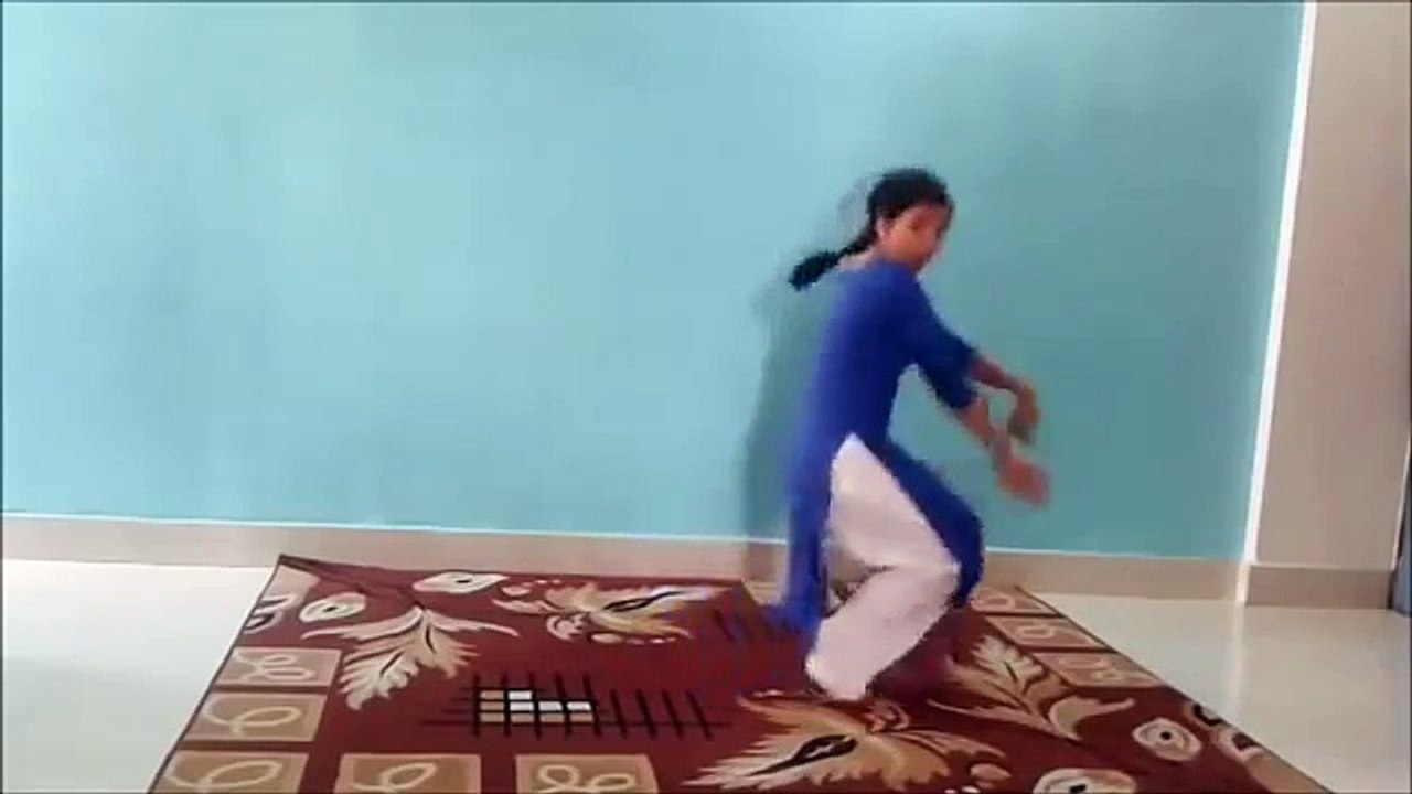 Chittiyaan Kalaiyaan Desi hot and Sexy Girl Dancing At home HD