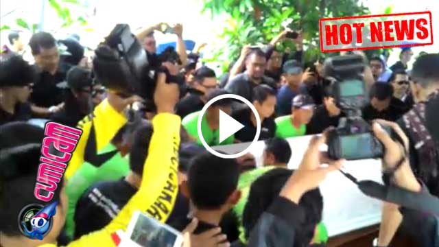 Pemakaman Mike Mohede Dipadati Ribuan Orang - Cumicam 02 Agustus 2016